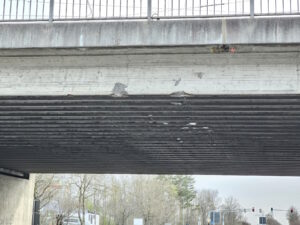 Schäden an der Eisenbahnbrücke Kaufering